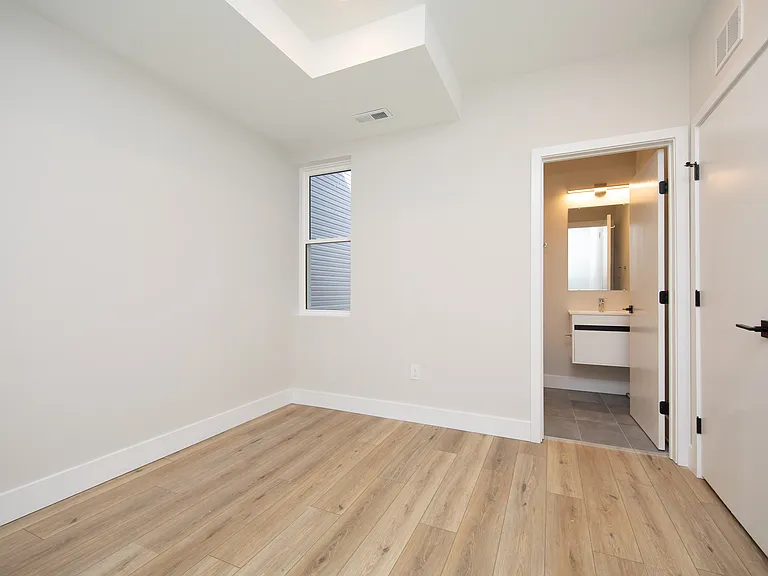 935 W Dauphin St #B — Photo 12