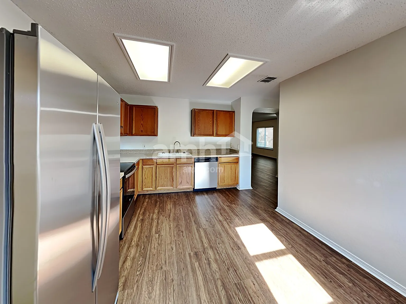 3 bed, 2.0 bath, 1640 sqft, $2,040 — Photo 3