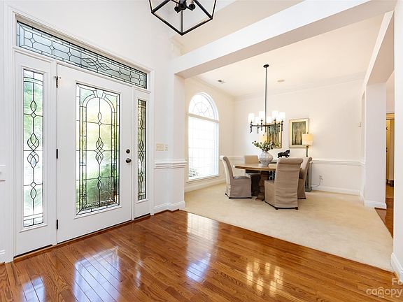 4th image of 9622 Hillspring Dr