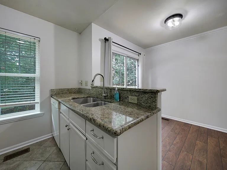 8105 Circle Tree Ln — Photo 10