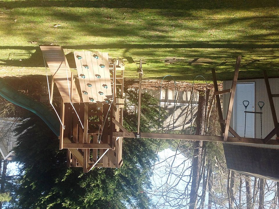 2nd image of 106 Barclay Cres