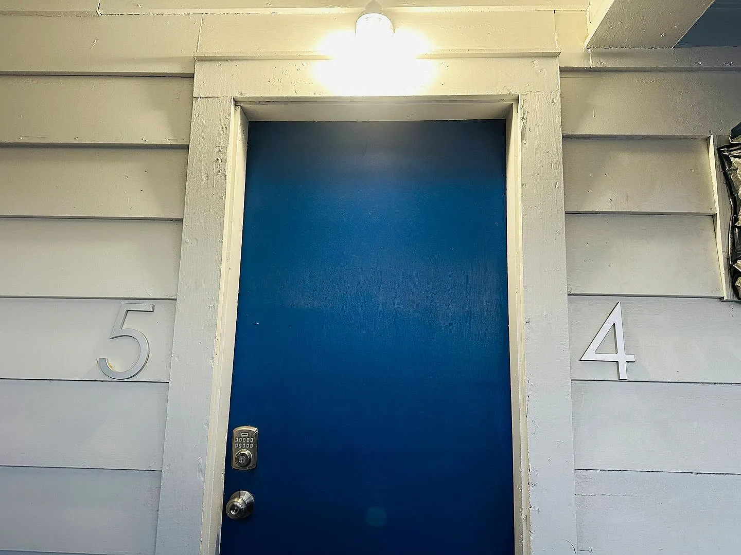Utilities Included Studio in Laurel — Photo 2