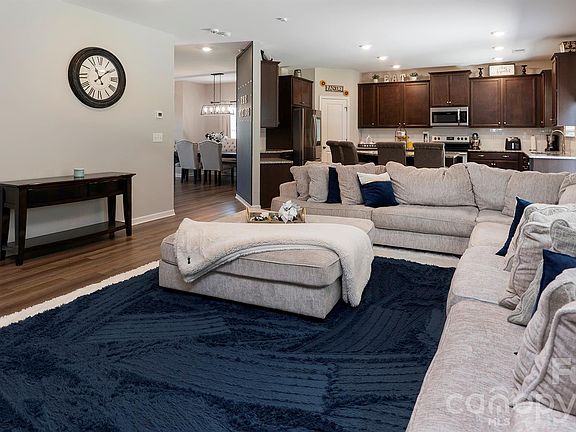 4th image of 255 Kerri Dawn Ln