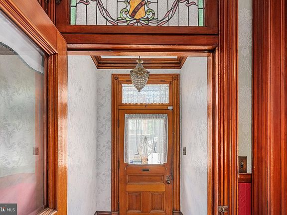 5th image of 611 W Market St
