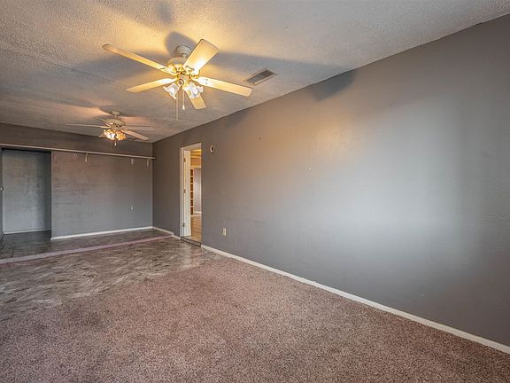 5th image of 8128 W Clarendon Ave