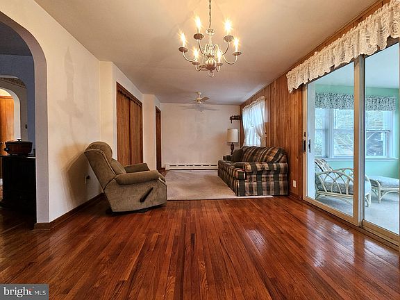 4th image of 807 4th Ave
