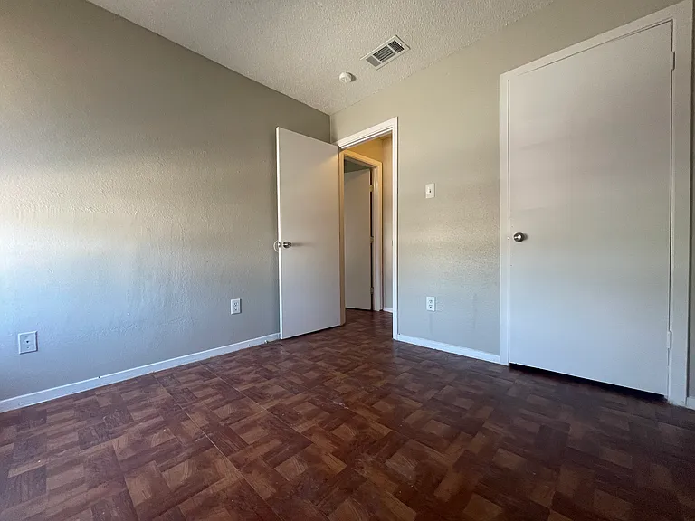 2619 Ektom Dr #C — Photo 5