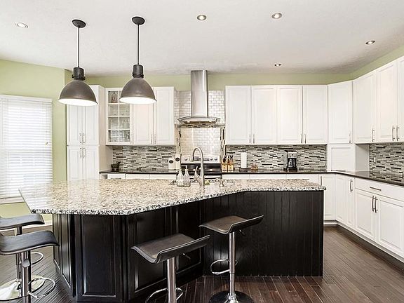 3rd image of 15438 Alexandria Ct