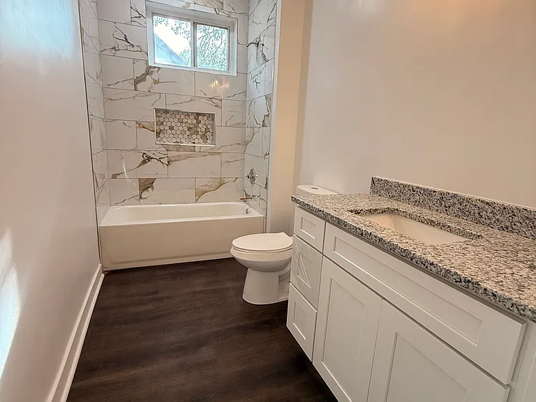 218 Suffolk Ave #218 — Photo 4