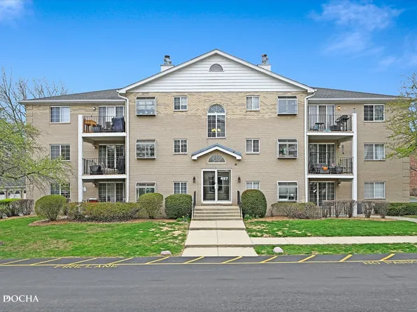 457 Valley Dr APT 302, Naperville, IL 60563
