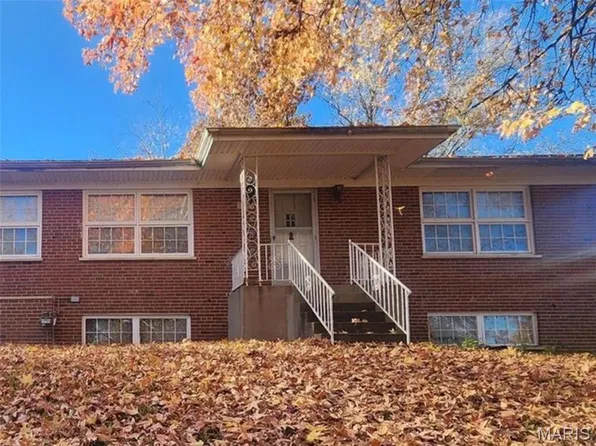 7712 Nacomis Dr, Saint Louis, MO 63121