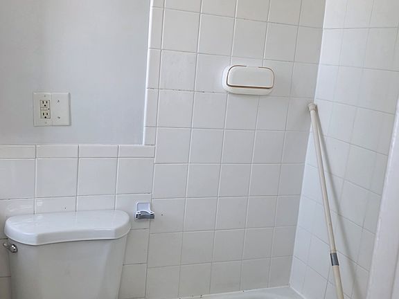 5th image of 1113 Main Ave