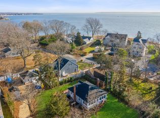 32 Meeting House Creek Rd, Riverhead, NY 11901