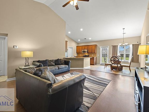 3rd image of 137 NE Highland Pony Way