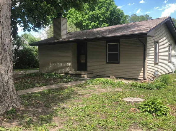 307 S Eaton St, Edinburg, IL 62531