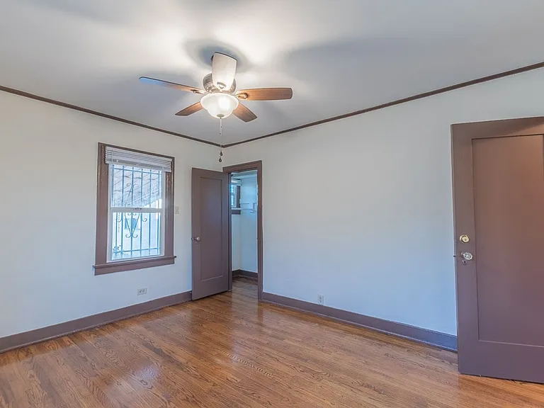2226 S Redondo Blvd — Photo 12