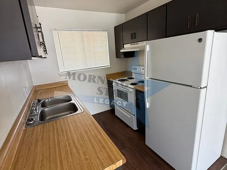 Puerta Del Sol Apartments — Photo 6
