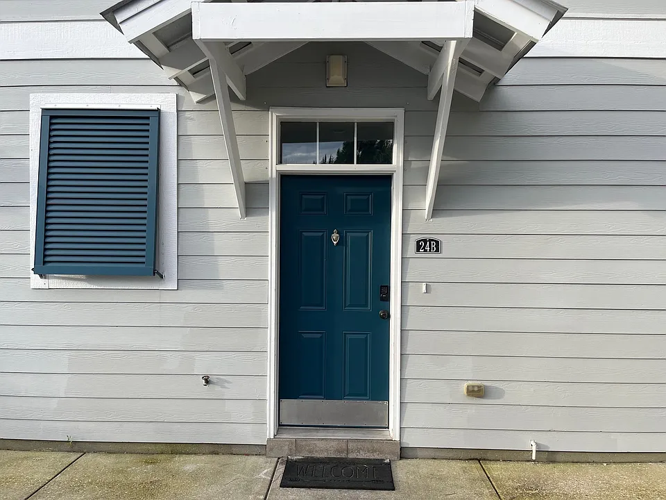 24 Talon Ct #B