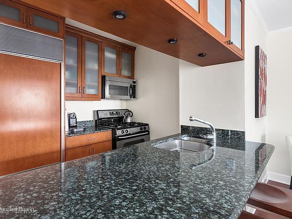 4th image of 1 Irving Pl APT G16e