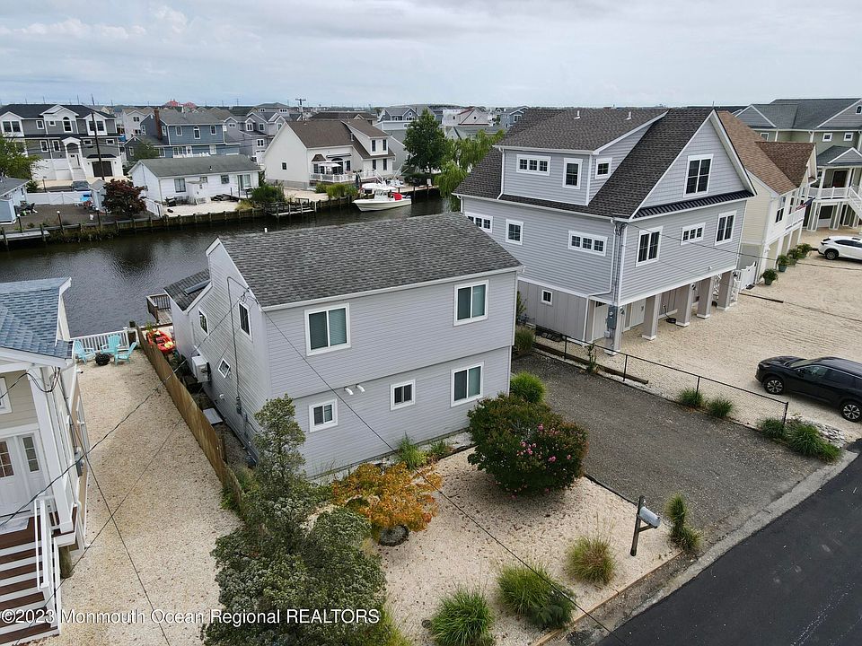 1st image of 28 Marguerite Ln