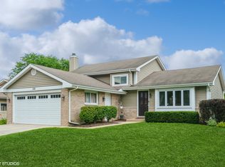 139 S Pershing Ave, Mundelein, IL 60060