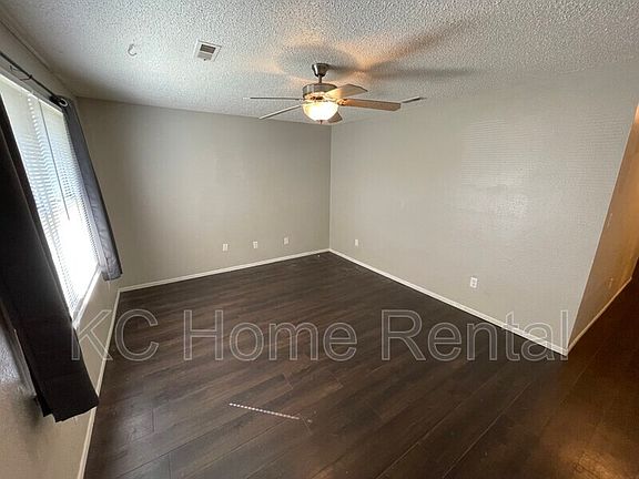 4th image of 804 NE Banner Dr APT A