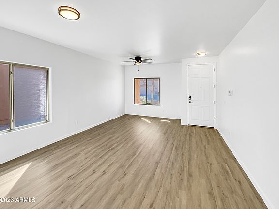 3rd image of 1160 E COUNTRY CROSSING Way