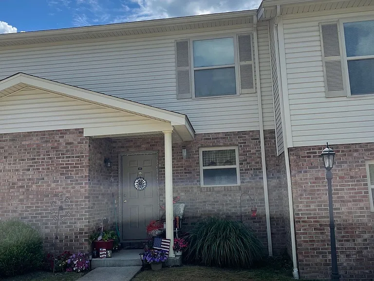 2006 Kathryn Dr — Photo 2