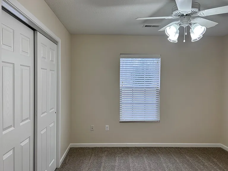 Wales Crossing Apartments — Photo 19