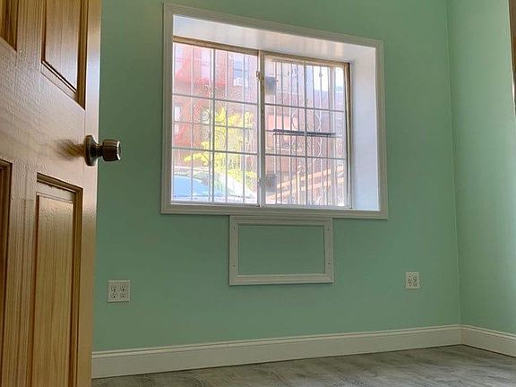 2nd image of 864 Elsmere Pl #1