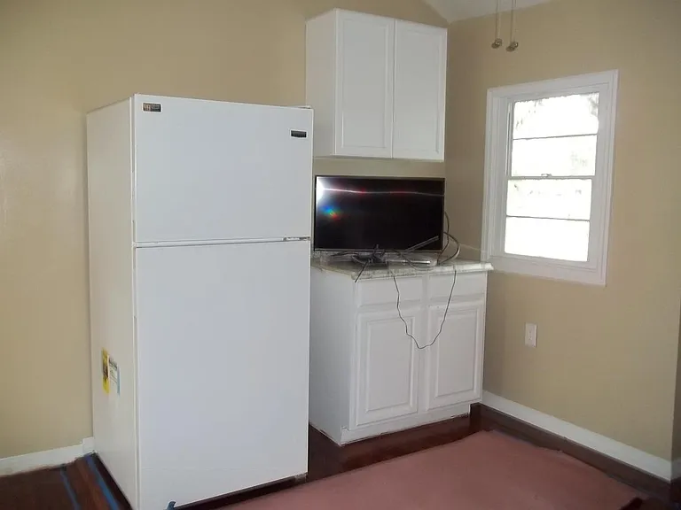 1151 Bender Ave — Photo 13