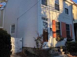 39 W Gravers Ln, Philadelphia, PA 19118