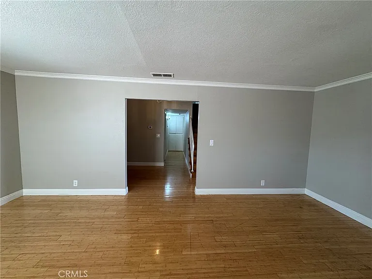 4037 S Ellesford Ave — Photo 8