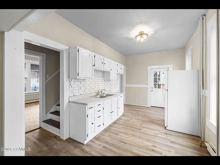 148 Bloom St — Photo 13