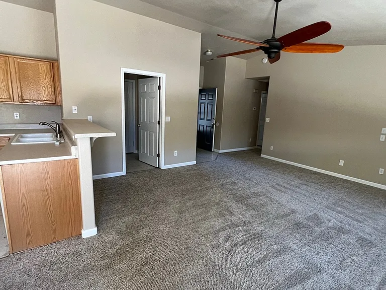 1261 Figuero Way — Photo 3