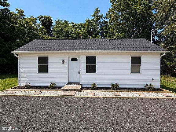 4th image of 448 Poor Jack Rd