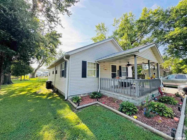 410 S Merritt St, Odin, IL 62870