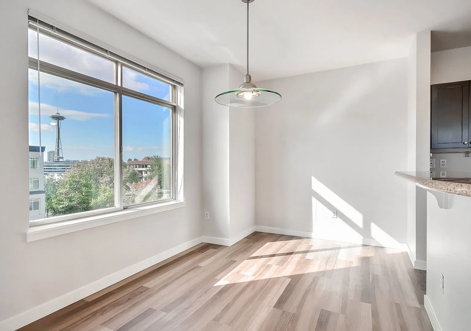 Lake Union View Condo 2 bed Avail 11/9 — Photo 4