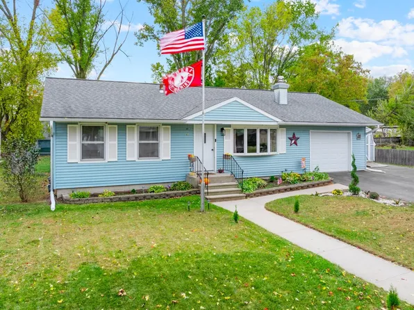 2711 Merchant St, Marinette, WI 54143