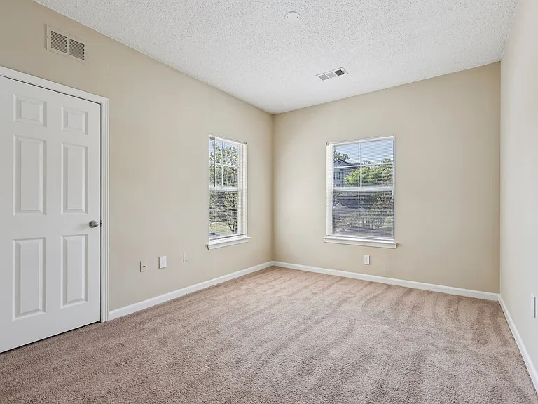 Brookside Park Apartments — Photo 33
