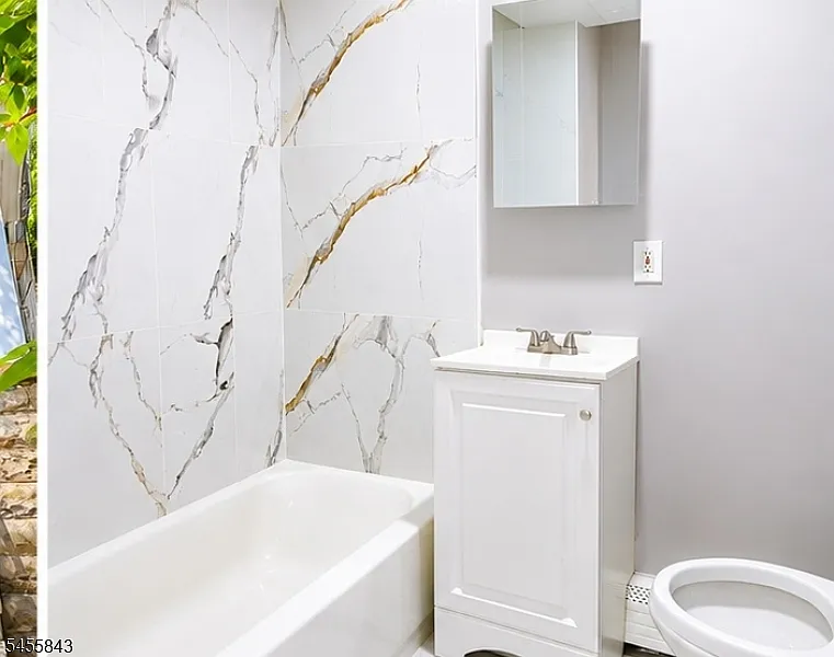 2 bed, 1.0 bath, $1,950 — Photo 4