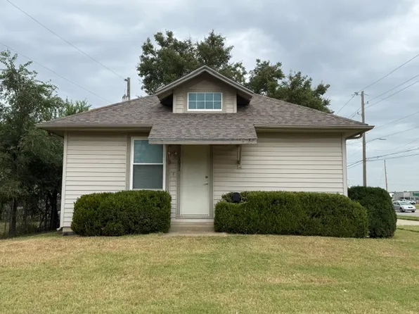 1031 E Elm St, Salina, KS 67401