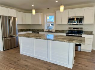 48 Cedar St #D, Branford, CT 06405