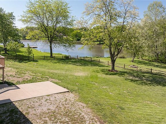4th image of 128 Lakeview Dr