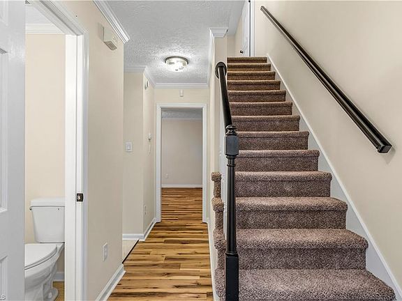 4th image of 246 Hampton Rd APT 8B