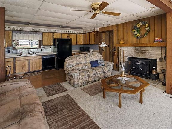 3rd image of 256 Lake Dr