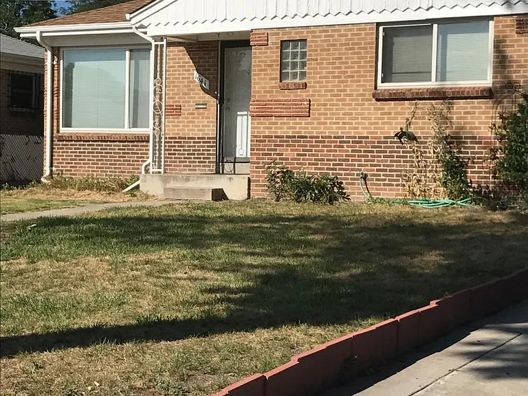1641 Akron St #HOUSE — Photo 1