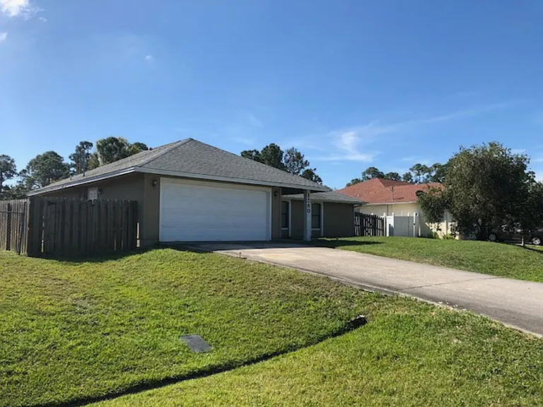 1280 SW Jacqueline Ave — Photo 5
