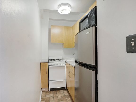 4th image of 117 E 37th St APT 10A