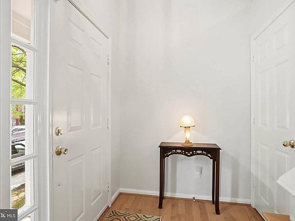 3rd image of 101 Blackbird Hill Ln